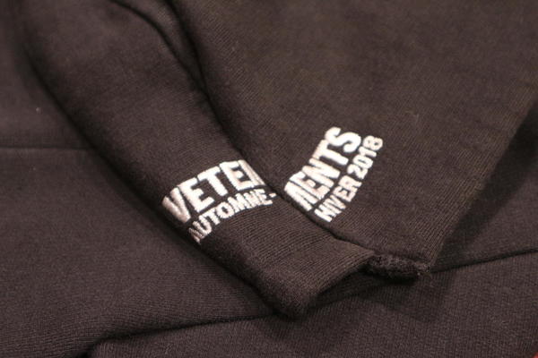 VETEMENTS Tシャツ