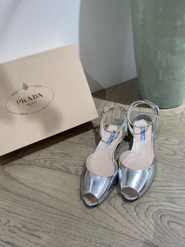 PRADA　サンダル