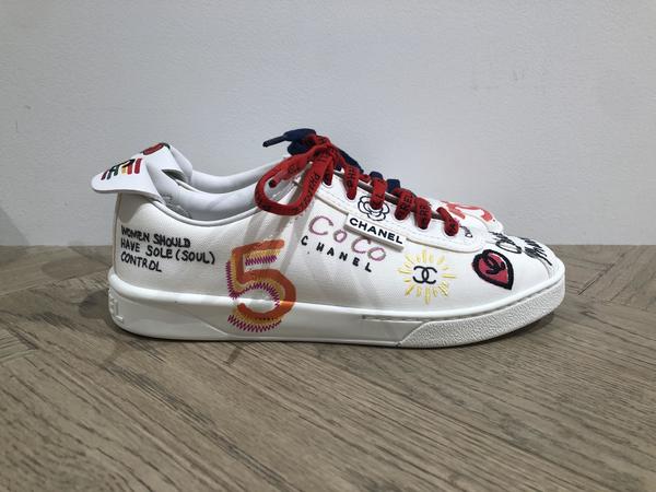 CHANEL Pharrell Williams スニーカー