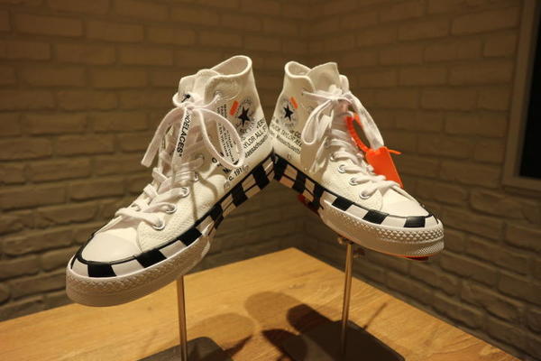 OFF-WHITE × CONVERSE