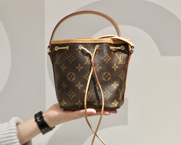 LOUIS VUITTON バッグ