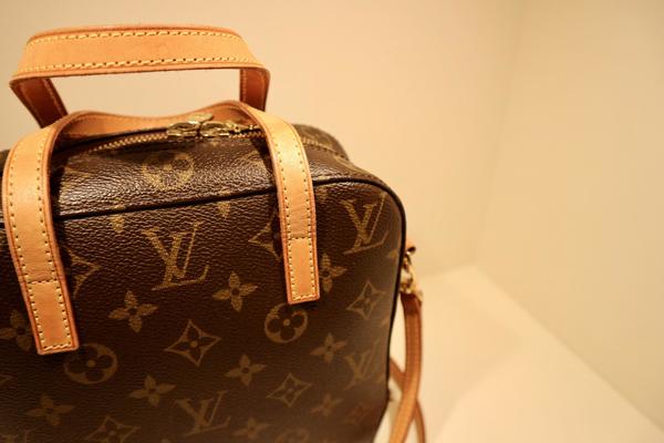 LOUIS VUITTON バッグ