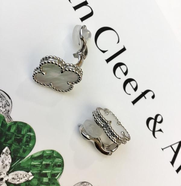 Van Cleef &Arpelesのアルハンブラ　ピアス、イヤリング