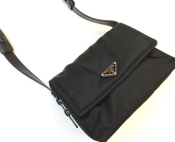 PRADA スモールパテッドリナイロン