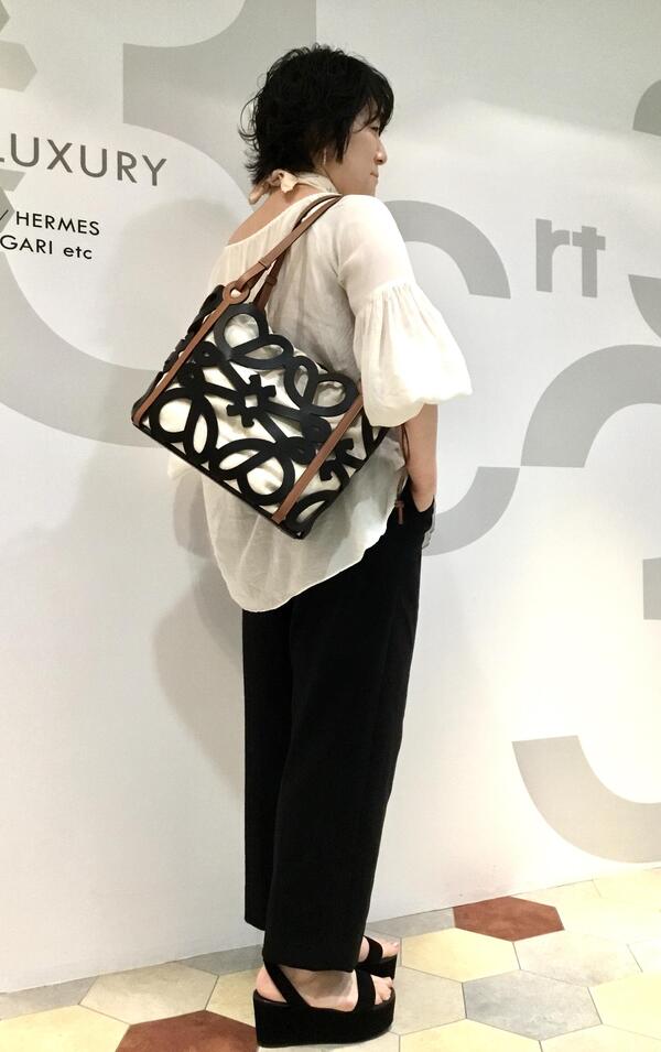 LOEWEアナグラムトート