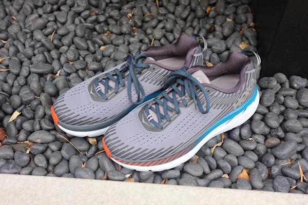 HOKA ONE ONE スニーカー