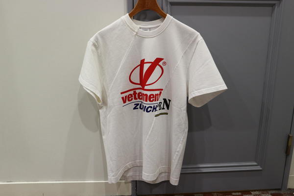 VETEMENTS　Tシャツ