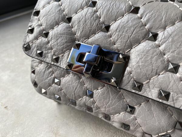 VALENTINO GARAVANI rockstud spike bag.jpeg