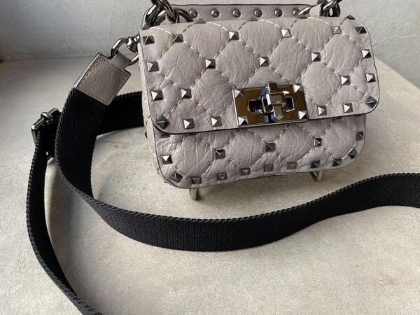 VALENTINO GARAVANI rockstud spike bag.jpeg