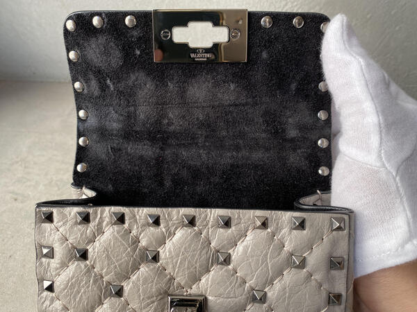 VALENTINO GARAVANI rockstud spike bag.jpeg