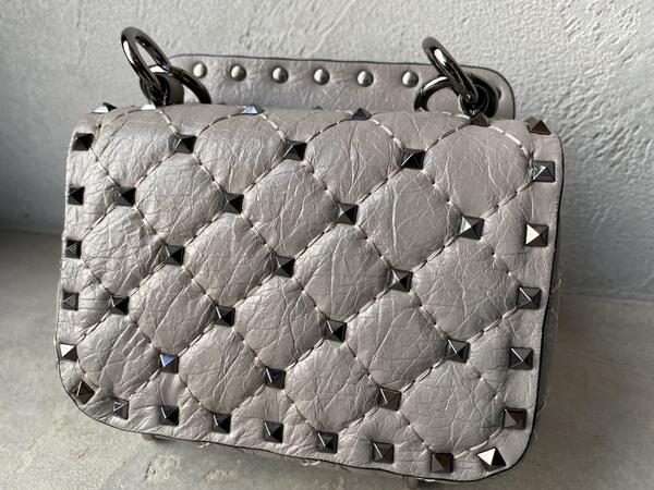 VALENTINO GARAVANI rockstud spike bag.jpeg