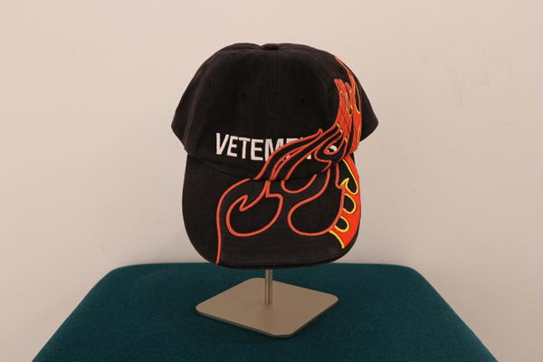 VETEMENTS キャップ