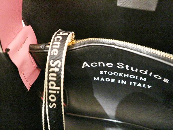 Acne Studios　ロゴ