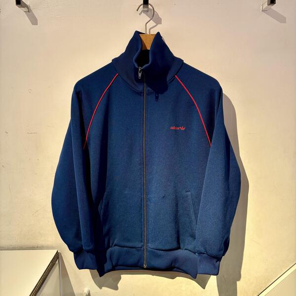 adidasトラックジャケット