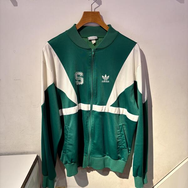 adidasトラックジャケット