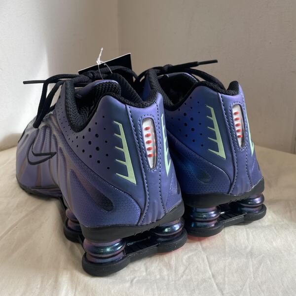 NIKE SHOX