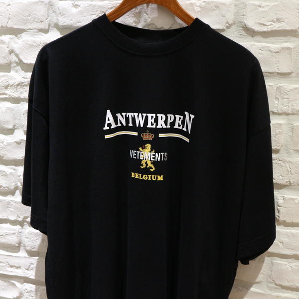 VETEMENTS　Tシャツ