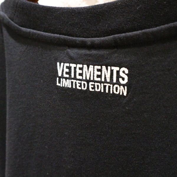 VETEMENTS　Tシャツ