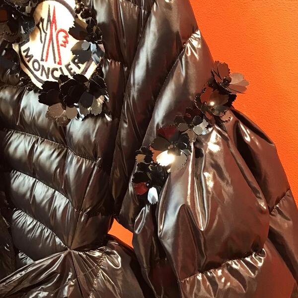 MONCLER 黒 ダウンジャケット③.JPG