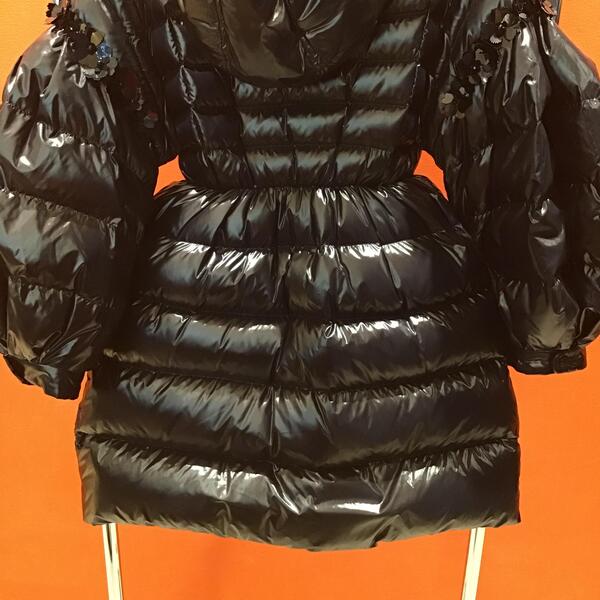 MONCLER 黒 ダウンジャケット⑤.JPG