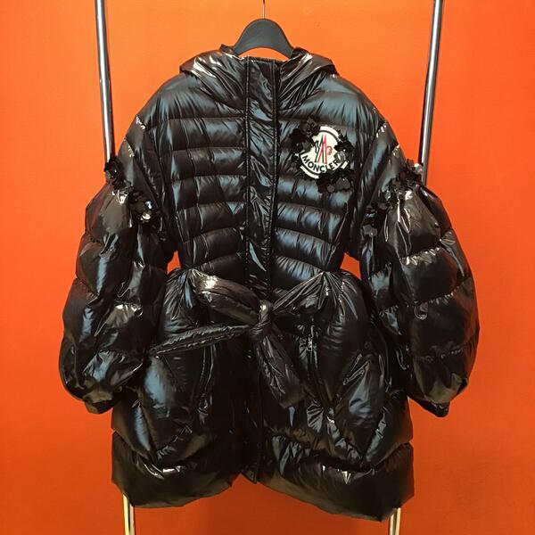 MONCLER 黒 ダウンジャケット①.JPG