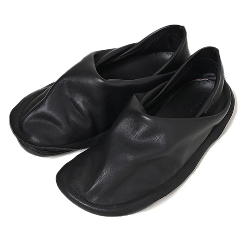 ［ISSEY MIYAKE × CAMPER］“Peu Form”