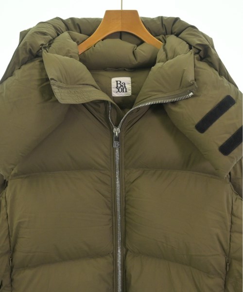 BACON（ベーコン）ダウンジャケット/ダウンベスト カーキ サイズ:M メンズ/2200528109010