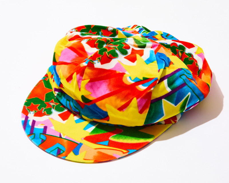 COMME des GARCONS HOMME PLUS 2001年秋冬「ルッキング アット ディファレント ワールド」:サイケデリック柄のキャスケット