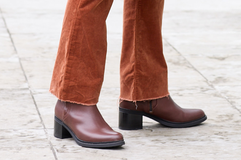 パンツ　マザー　シューズ　クラークス