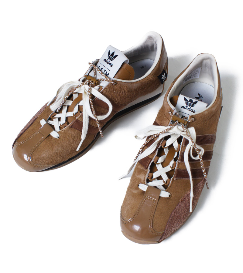 アディダス　スニーカー